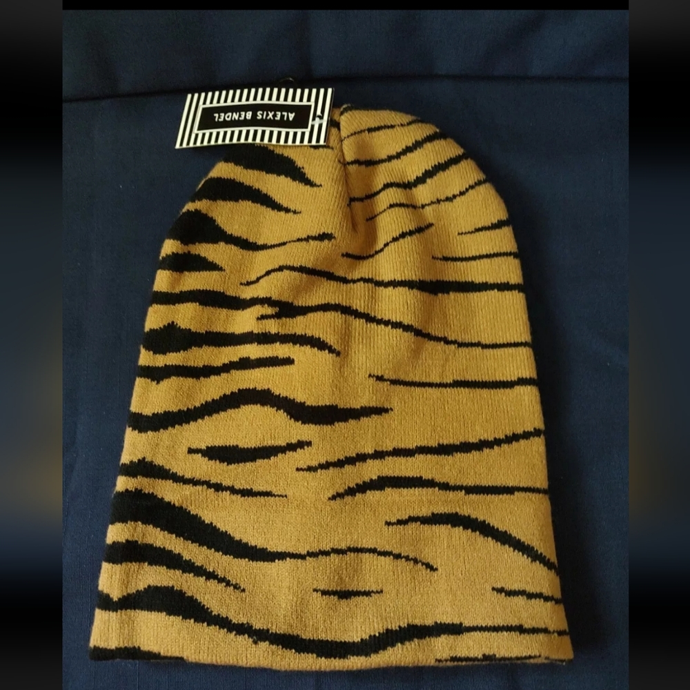 Alexis Bendel Beanie, NWT, Animal Print, One Size, Novelty 100% Acrylic